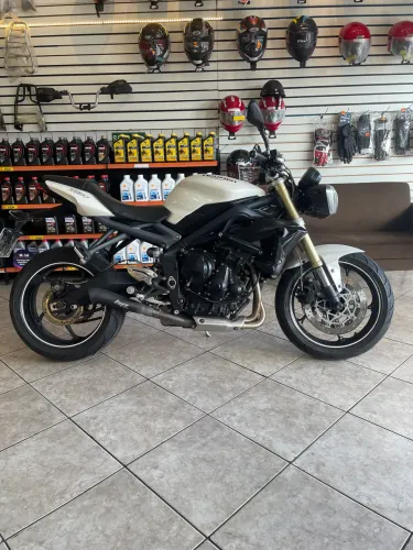 TRIUMPH STREET TRIPLE 675 ANO 2015 