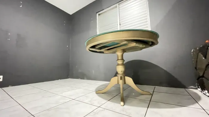 Mesa com tampo de espelho