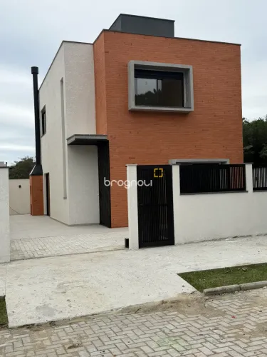 Brognoli Vende casa individual no Bairro São João do Rio Vermelho em Florianópolis.