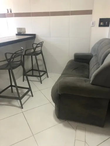 ALUGA-SE APARTAMENTO MOBILIADO NA COROA DO MEIO