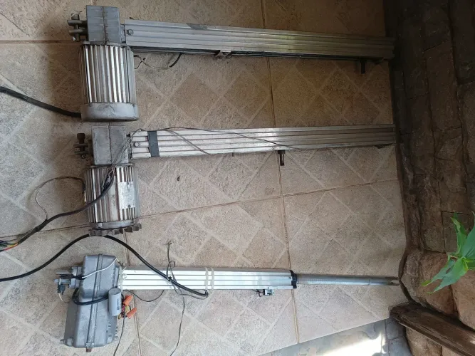 Motor de portão 100 reais cada