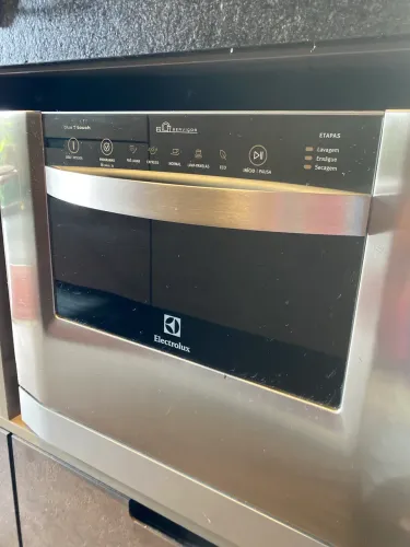 Lava-louças Electrolux Blue Touch - Inox - praticamente nova