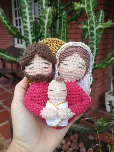Sagrada Família' 'Um só coração' 'em amigurumi/ crochê