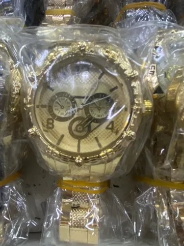 RELÓGIO DOURADO CRAVEJADO ESTILO BOLT ZEUS