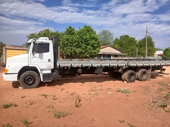 chassi mb 1620 com documento sem nenhuma restrição, foi batido *