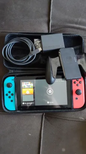 Nintendo Switch Completo com Dock, Case e Carregador