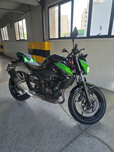 MOTO KAWASAKI Z400