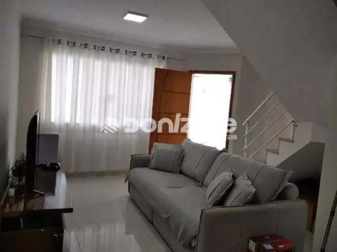 Sobrado à venda em Santo André (Vila Helena) | 2 suítes e 2 vagas