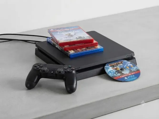 PlayStation 4 Slim 500GB + 1 Controle + 3 Jogos (GTA V, Horizon e Ratchet)