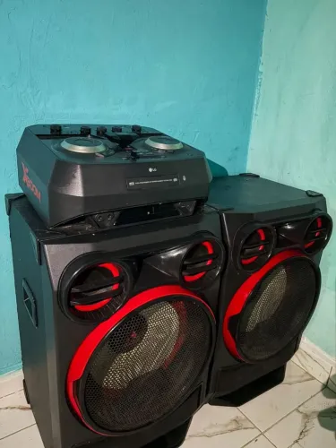 Vendo som LG CK99 aparelho de som compacto Mini System 5000 W preto e vermelho