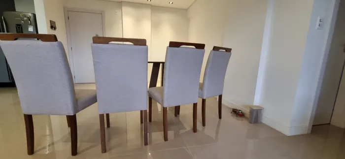 4 cadeiras estofadas para sala de jantar