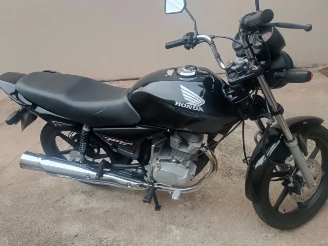 Titan KS 2008, porém com freio a disco é roda de liga leve 