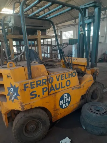 Empilhadeira 2,5 toneladas