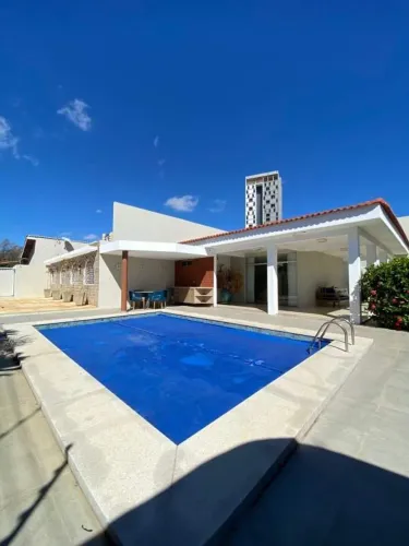 CASA DE ESQUINA NA VILA EDUARDO LOCALIZAÇÃO ESTRATÉGICA EM REGIÃO COMERCIAL