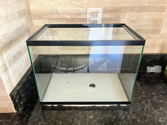 Aquário de 30L com filtro, air pump e outros itens