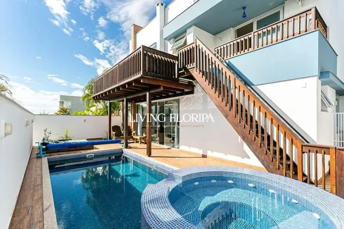 Casa 4 quartos à venda, em condomínio fechado frente mar, 363m² - Morro das Pedras, Floria