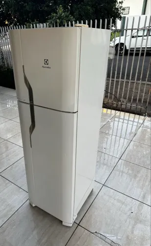Geladeira Electrolux Frost free de 261 litros