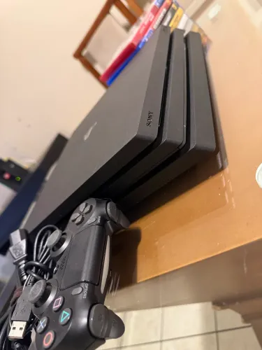 PS4 Pro 1TB + 2 Controles + 5 Jogos | Completo | Leia