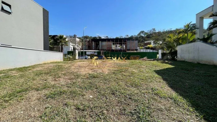 Terreno com leve declive com vista, Alphaville II SJC.