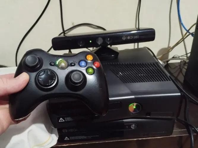 Xbox slim com HD interno de 500 gigas 