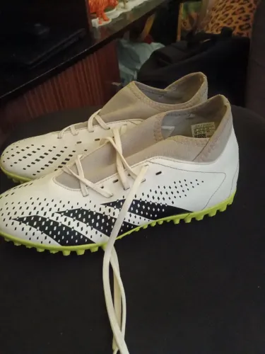 Chuteira society adidas predator número 39, nunca usada sola original cadarços originais