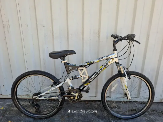 BICICLETA MONGOOSE FULL SUSPENSION ALUMÍNIO ARO 24 / 21 MARCHAS SHIMANO.(POSSO ENTREGAR)