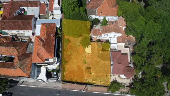 Excelente oportunidade de terreno no bairro Petrópolis, composto por dois lotes lado a lad