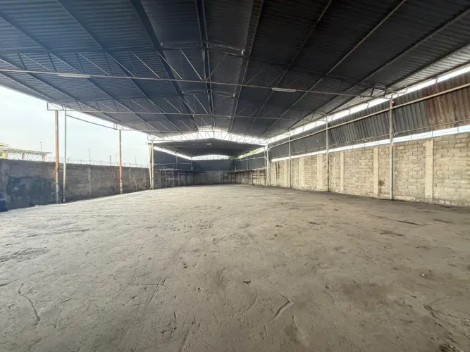 Galpão com 2876m² coberto