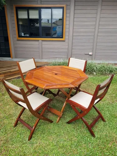 Mesa de madeira área externa 