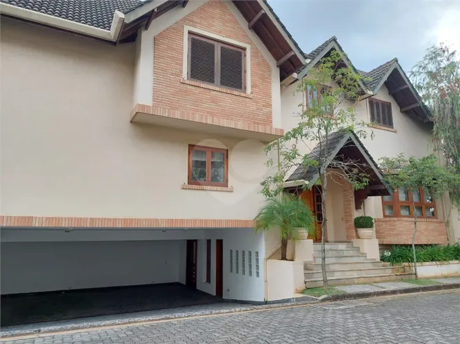 Casa à venda ou para alugar com 4 suítes no condomínio Vilaggio Monte Alegre, São Paulo - 
