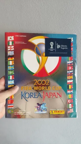 Álbuns de figurinhas Panini anos 2002 e 2018
