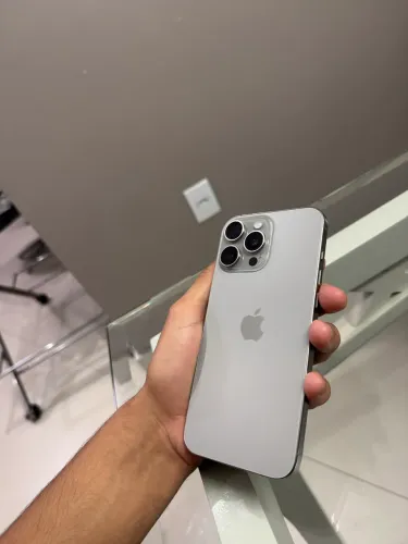 iPhone 16 Pro Max 256GB Titânio Cinza | 90% Bateria | Completo + Brindes