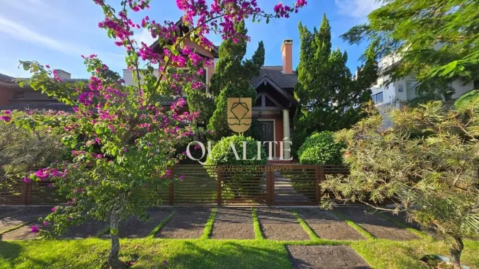 Casa 3 quartos com 1 suíte master em Jurerê Internacional - R$3.900.000,00