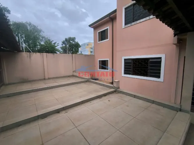 Apartamento Padrão com Suíte e Quintal em São Carlos