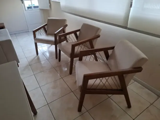 Poltrona Halki - Linho Areia c/ Cinamomo