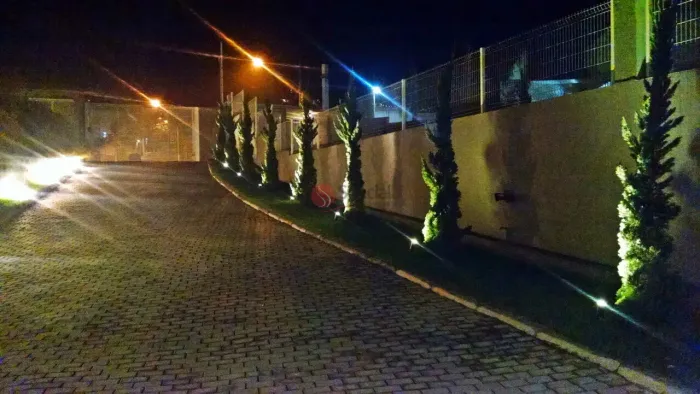 VENDE-SE CASA COM 810 M EM CONDOMÍNIO FECHADO COM 6 QUARTOS E 16 VAGAS NA ZONA NORTE