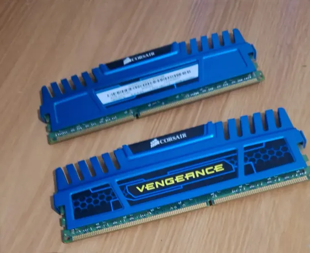 Ddr3 pente de 4 giga cada total de 8 giga