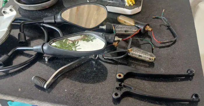 Vendo essas peças de moto meu wats *