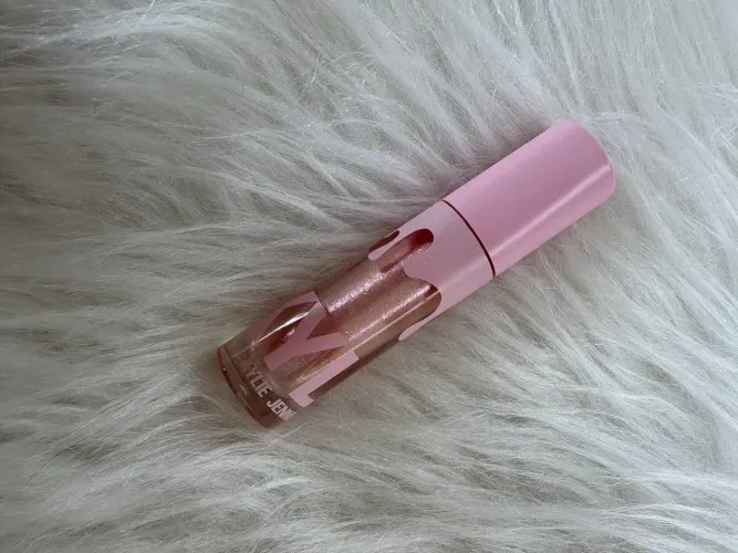 Gloss Kylie Jenner
