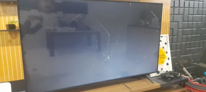 TV Smart 65 LG 4k UHD Tela Trincada Modelo  65UR8750PSA