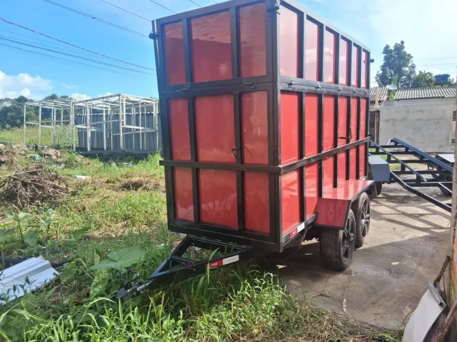 Carretinha 2 eixos zero km nunca utilizei