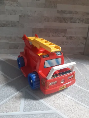 Caminhão de bombeiro estrela 1983