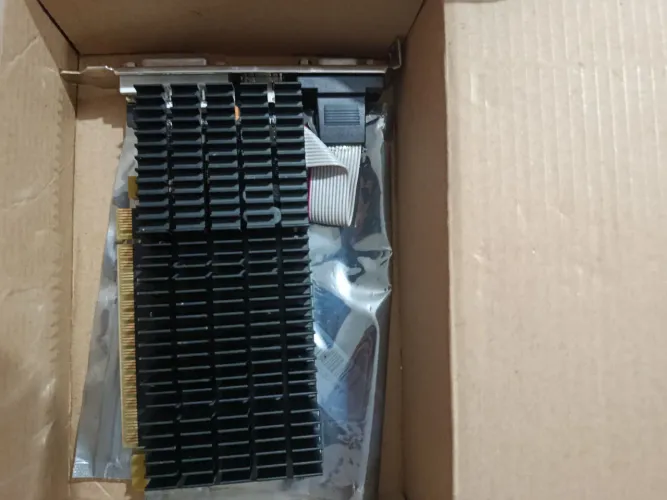 Placa de vídeo gt 710 1024MB e processador celeron compatível (não testados)