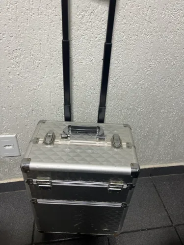 Maleta para maquiagem rodinha profissional