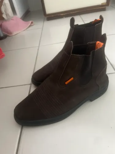 Bota vaquejada cano baixo- Masculina- NOVA- TAM 41