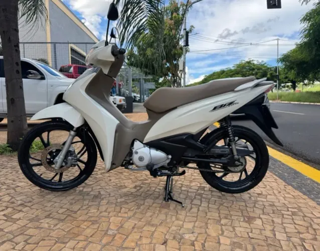 Honda biz 125 impecável