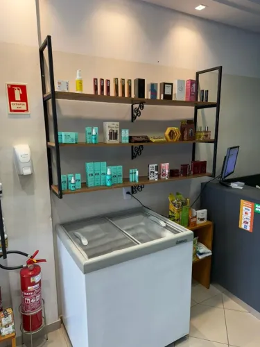 Freezer Conservador / Refrigerador horizontal Vidro Reto Deslizante 220L GELOPAR GHD-200 C