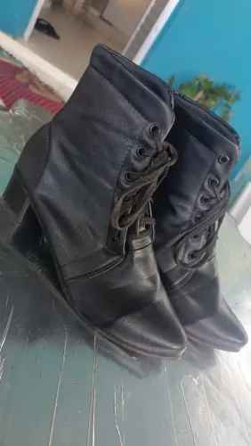 Bota preta excelente estado usada apenas  2x