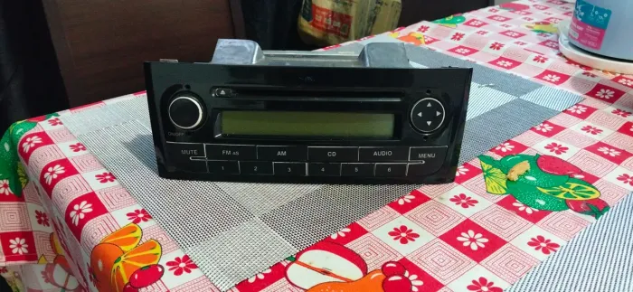 Rádio carro original Punto. 