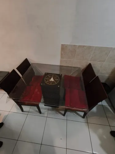 Mesa de Jantar com Tampão de vidro Temperado